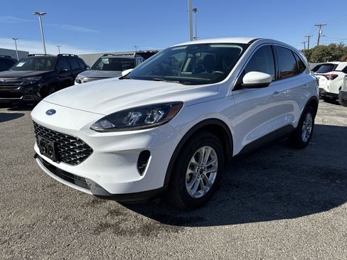Used 2021 Ford Escape SE image 7