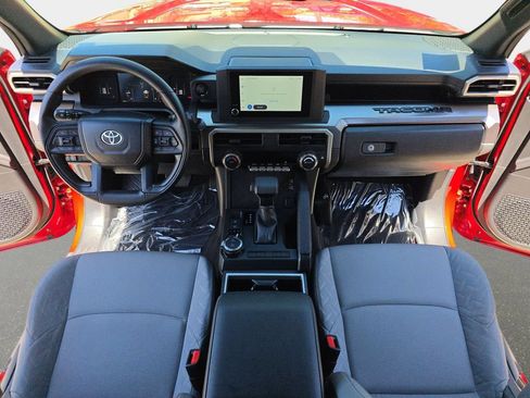 Used 2025 Toyota Tacoma SR5 AWD/4WD image 10