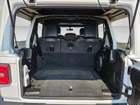 Used 2020 Jeep Wrangler Unlimited Sahara AWD/4WD image 6