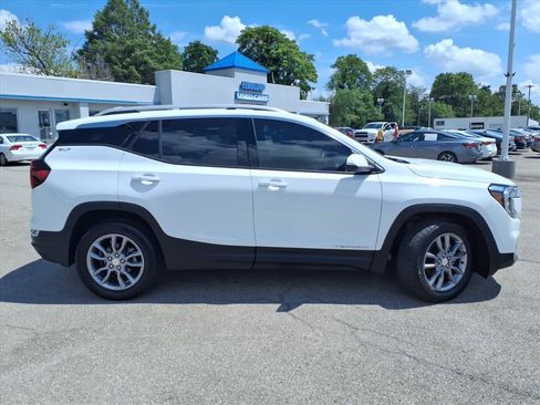 Used 2023 GMC Terrain SLT w/ Infotainment Package II AWD/4WD image 3