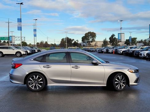 Used 2023 Honda Civic EX image 3