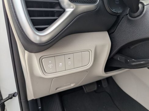 Used 2023 Kia Soul LX w/ LX Technology Package FWD image 13