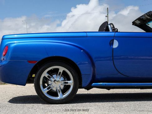 Used 2006 Chevrolet SSR w/ Preferred Equipment Group RWD image 10