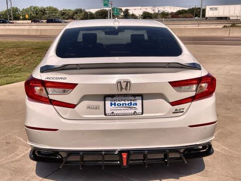 Used 2018 Honda Accord Touring image 6