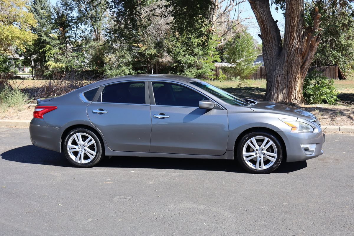 Used 2016 Nissan Altima 2.5 SR FWD image 3