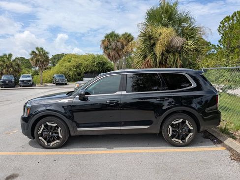 Used 2025 Kia Telluride EX w/ EX Captain's Chair Package FWD image 4
