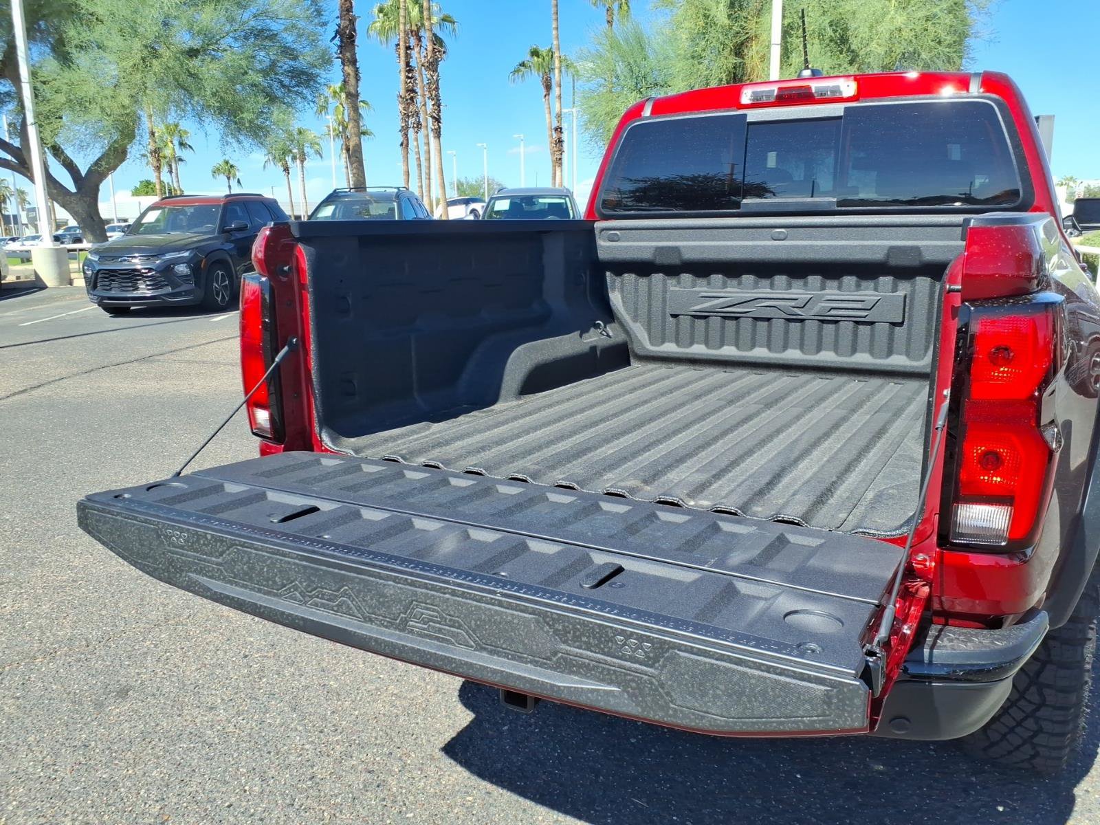Used 2024 Chevrolet Colorado ZR2 w/ ZR2 Convenience Package III AWD/4WD image 7