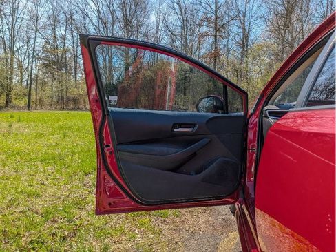 Used 2021 Toyota Corolla LE FWD image 10