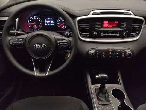 Used 2017 Kia Sorento L FWD image 22