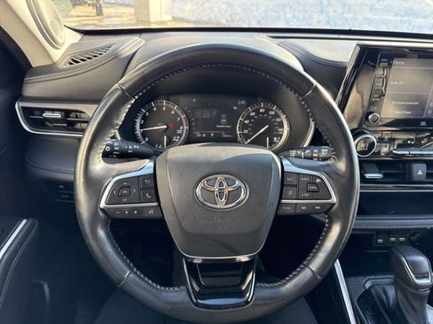 Used 2021 Toyota Highlander Limited image 14
