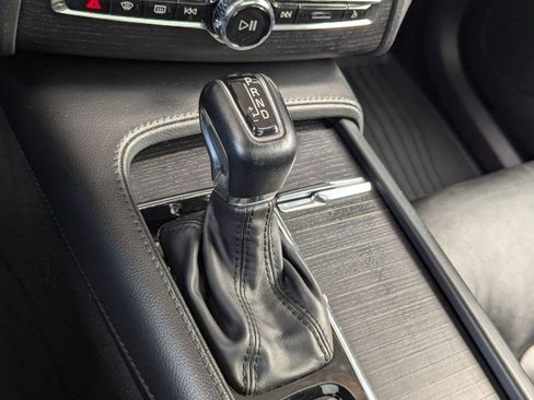 Used 2020 Volvo XC90 T5 Momentum w/ Protection Package Premier image 17