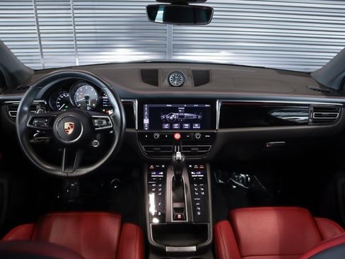 Certified 2024 Porsche Macan S AWD/4WD image 14