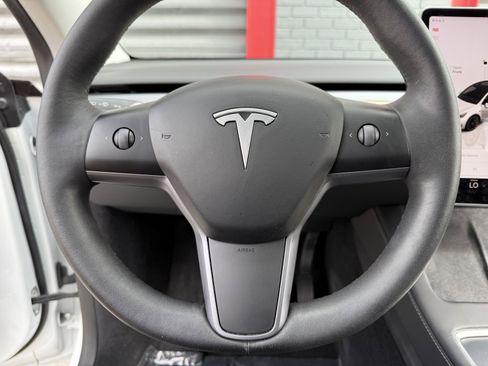 Used 2023 Tesla Model Y Long Range image 19