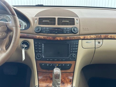 Used 2008 Mercedes-Benz E 350 4MATIC Sedan image 17