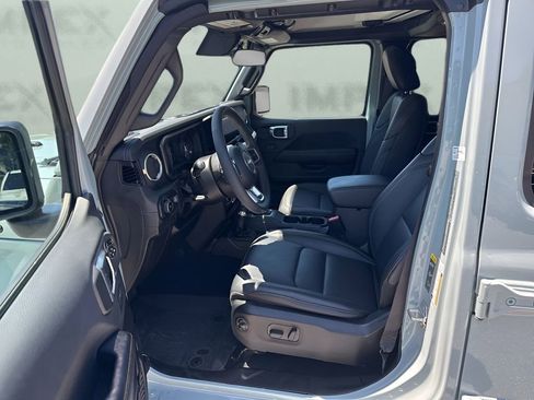 Used 2024 Jeep Wrangler Unlimited Sahara w/ Safety Group AWD/4WD image 9