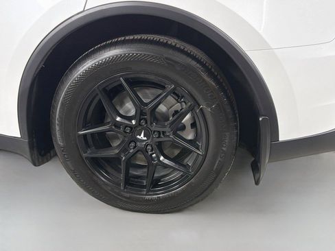Used 2026 Tesla Model Y Long Range RWD image 28