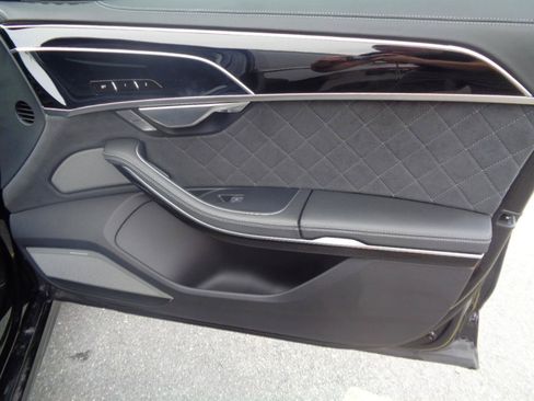 Used 2023 Audi S8 AWD/4WD image 30