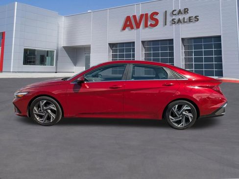 Used 2025 Hyundai Elantra SEL FWD image 2