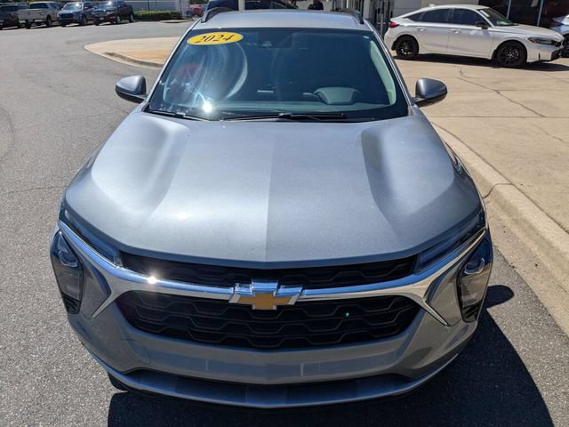 Used 2024 Chevrolet Trax LT w/ Driver Confidence Package FWD image 4