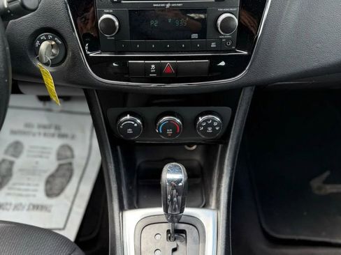 Used 2013 Chrysler 200 LX image 8