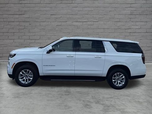 Used 2025 Chevrolet Suburban LT AWD/4WD image 4
