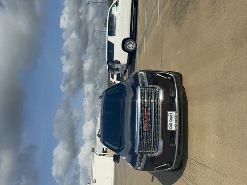 Used 2020 GMC Acadia Denali image 3