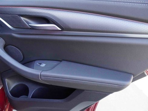 Used 2025 BMW X4 M40i image 33