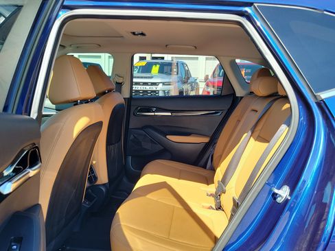 Used 2025 Kia Seltos EX w/ EX Sunroof Package FWD image 12