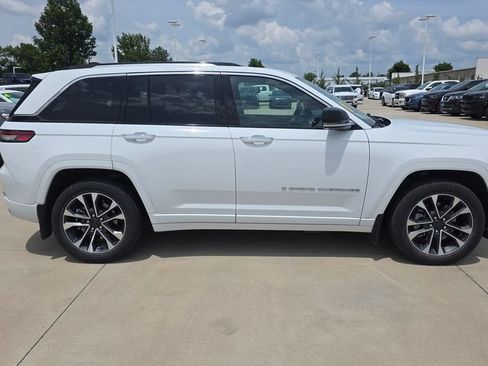 Used 2022 Jeep Grand Cherokee Overland w/ MOPAR Finishing Package AWD/4WD image 6