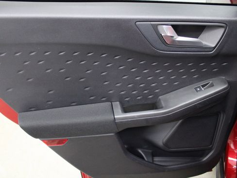 Used 2020 Ford Escape SE image 20