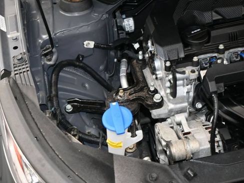 Used 2024 Hyundai Venue SEL FWD image 35