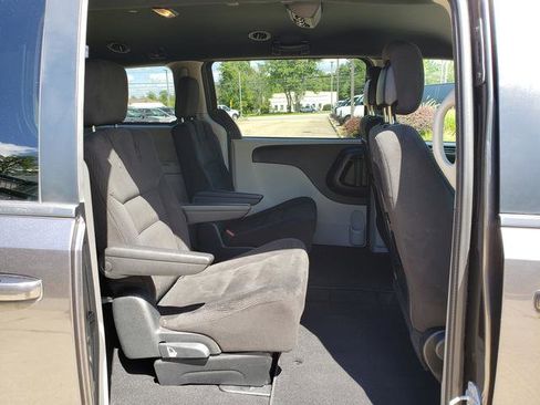 Used 2016 Dodge Grand Caravan SE image 16
