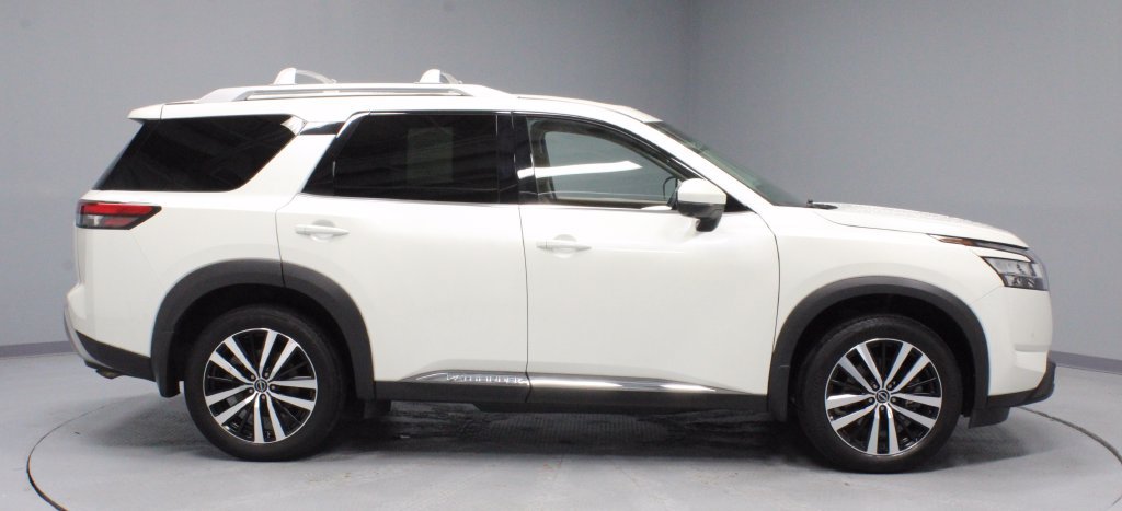 Certified 2024 Nissan Pathfinder Platinum w/ Cargo Package AWD/4WD image 12