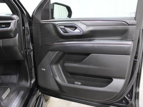 Used 2022 Chevrolet Suburban RST w/ Luxury Package image 30