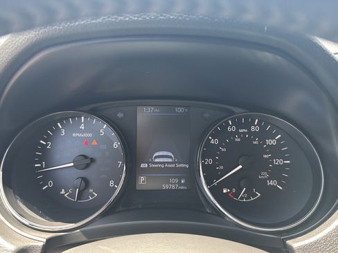 Used 2019 Nissan Rogue SV w/ Premium Package FWD image 33