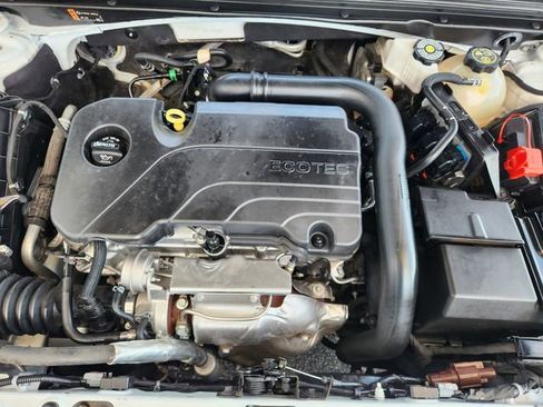Used 2024 Chevrolet Malibu LT FWD image 25