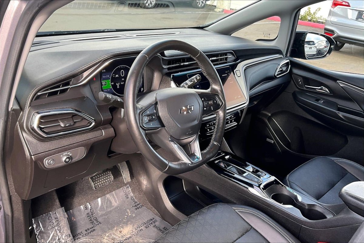 Used 2023 Chevrolet Bolt LT w/ Infotainment Package FWD image 11
