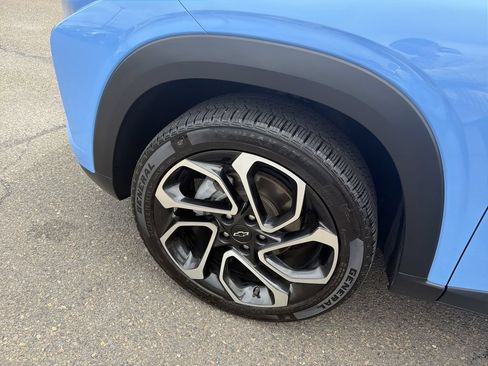 Used 2024 Chevrolet Trax RS w/ Sunroof Package FWD image 29