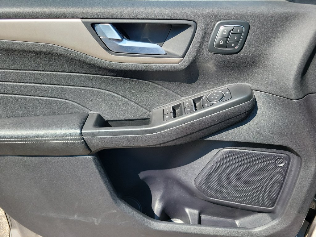 Used 2022 Ford Escape SEL w/ Technology Package FWD image 28