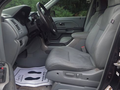 Used 2004 Honda Pilot EX image 10