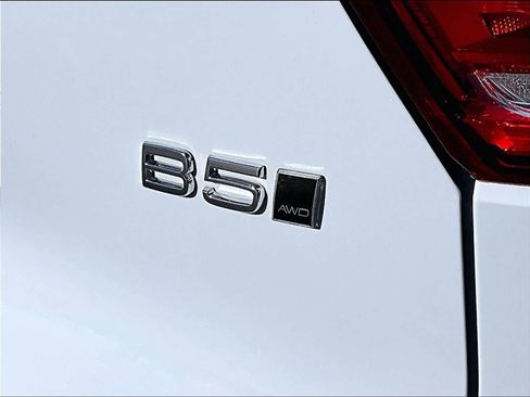 Used 2025 Volvo XC40 B5 Plus image 10