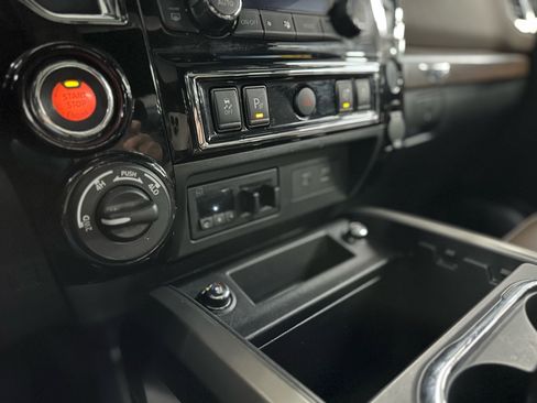 Used 2020 Nissan Titan Platinum Reserve w/ Moonroof Package image 31