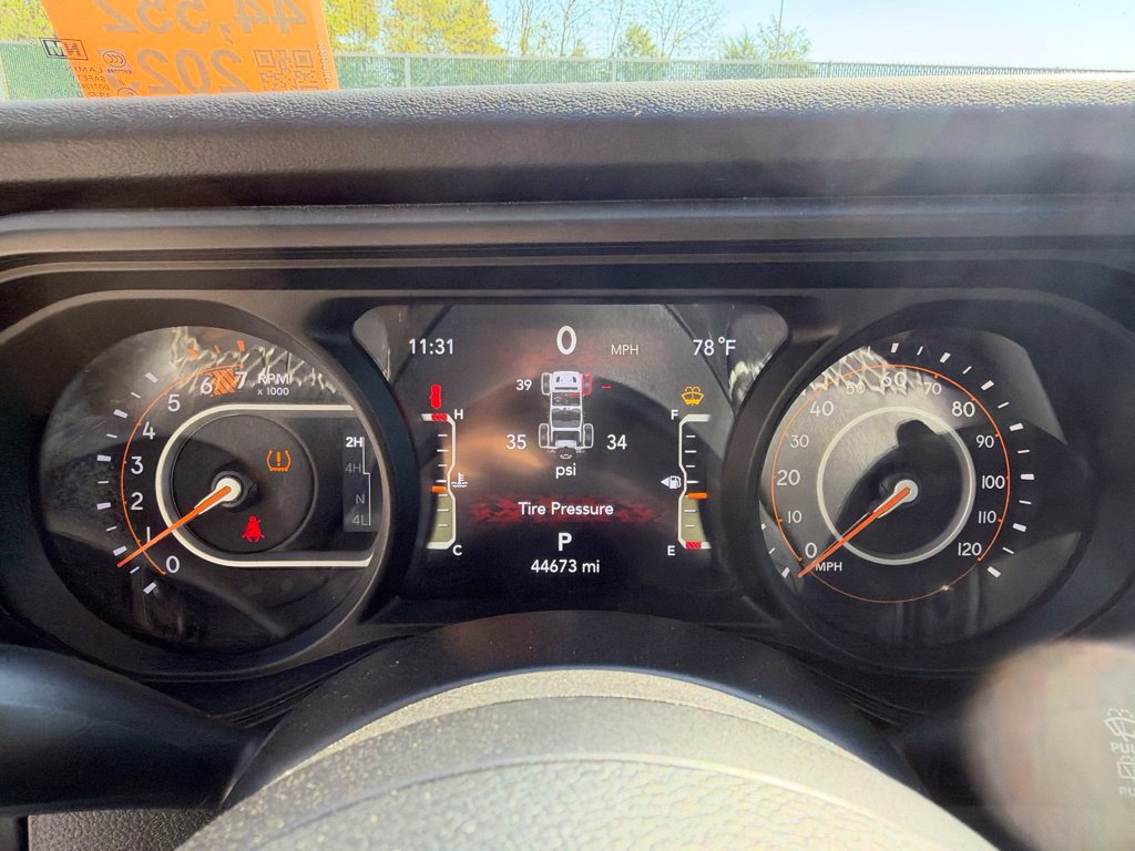 Used 2025 Jeep Wrangler Unlimited Rubicon AWD/4WD image 16
