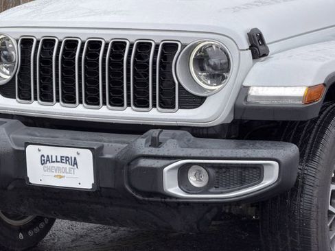 Used 2025 Jeep Wrangler Unlimited Sahara AWD/4WD image 7