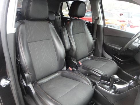 Used 2019 Chevrolet Trax LT w/ LT Convenience Package AWD/4WD image 13
