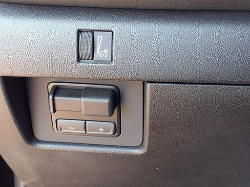 Used 2024 Chevrolet Colorado LT w/ LT Convenience Package II AWD/4WD image 18