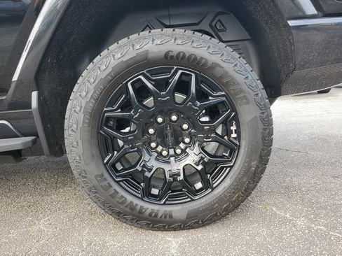 New 2025 GMC Hummer EV 2X image 8