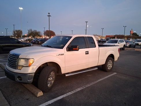 Used 2012 Ford F150 XLT w/ XLT Chrome Pkg image 2