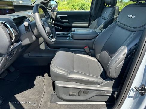 Used 2025 Ford Expedition Max Platinum w/ Stealth Appearance Package image 24