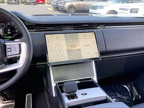 New 2025 Land Rover Range Rover SE image 9